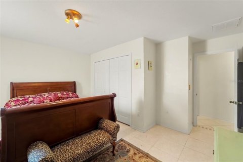 House in Spring Hill, Florida 4 bedrooms, 194.44 sq.m. № 2432585 - photo 21