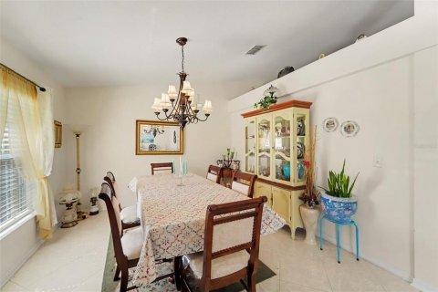 House in Spring Hill, Florida 4 bedrooms, 194.44 sq.m. № 2432585 - photo 8