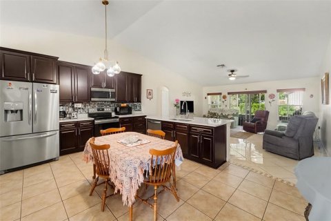 House in Spring Hill, Florida 4 bedrooms, 194.44 sq.m. № 2432585 - photo 9