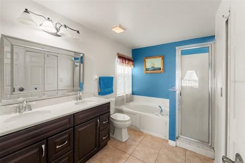 House in Spring Hill, Florida 4 bedrooms, 194.44 sq.m. № 2432585 - photo 17