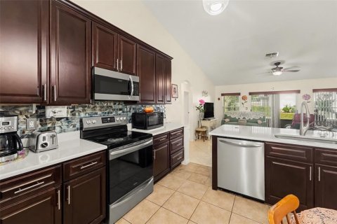 House in Spring Hill, Florida 4 bedrooms, 194.44 sq.m. № 2432585 - photo 13