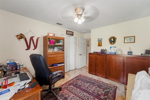 House in Spring Hill, Florida 4 bedrooms, 194.44 sq.m. № 2432585 - photo 12