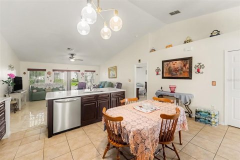 House in Spring Hill, Florida 4 bedrooms, 194.44 sq.m. № 2432585 - photo 10