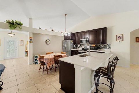 House in Spring Hill, Florida 4 bedrooms, 194.44 sq.m. № 2432585 - photo 14