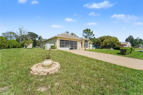 House in Spring Hill, Florida 4 bedrooms, 194.44 sq.m. № 2432585 - photo 2