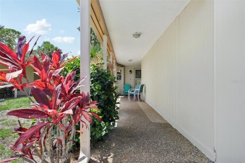 House in Sarasota, Florida 2 bedrooms, 104.14 sq.m. № 1798006 - photo 2