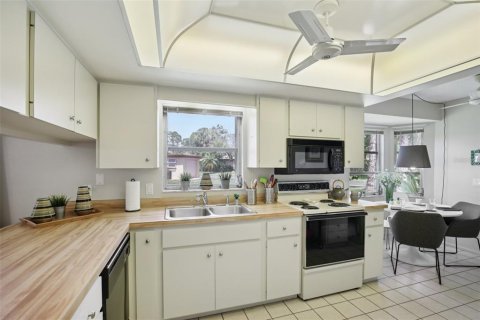 House in Sarasota, Florida 2 bedrooms, 104.14 sq.m. № 1798006 - photo 9