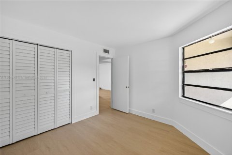 Condominio en venta en Tamarac, Florida, 2 dormitorios, 66.89 m2 № 1930214 - foto 11