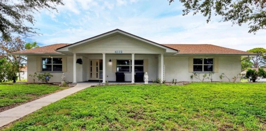 House in Bradenton, Florida 3 bedrooms, 177.81 sq.m. № 1898980
