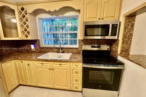 Villa ou maison à louer à Miami, Floride: 3 chambres, 124.49 m2 № 1956423 - photo 14