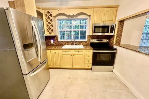 Villa ou maison à louer à Miami, Floride: 3 chambres, 124.49 m2 № 1956423 - photo 13