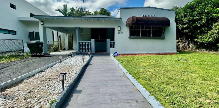 Villa ou maison à Miami, Floride 3 chambres, 124.49 m2 № 1956423