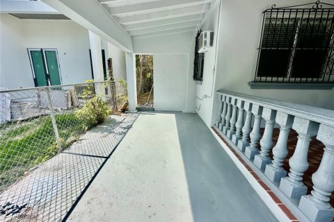 Villa ou maison à louer à Miami, Floride: 3 chambres, 124.49 m2 № 1956423 - photo 5