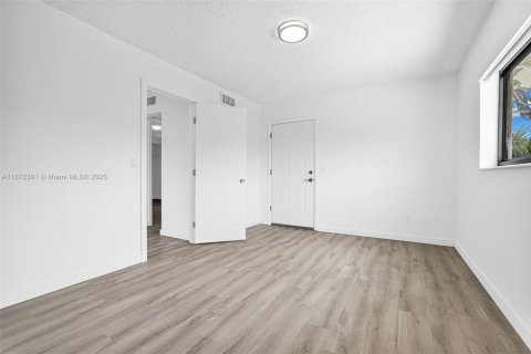 Appartement à louer à North Miami, Floride: 2 chambres, 106.84 m2 № 1921550 - photo 24
