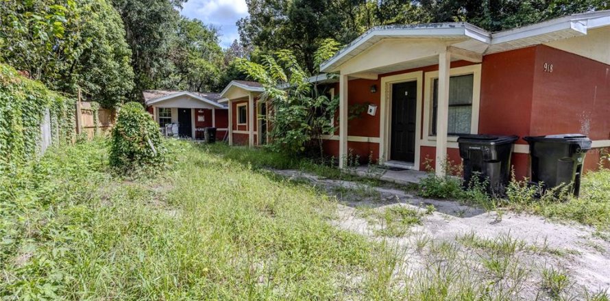 Commercial property in Gainesville, Florida 3 bedrooms, 171.5 sq.m. № 2284454