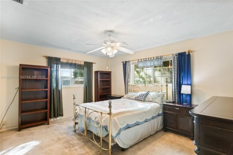 House in Pembroke Pines, Florida 3 bedrooms, 168.9 sq.m. № 2010503 - photo 15