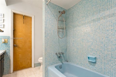 House in Pembroke Pines, Florida 3 bedrooms, 168.9 sq.m. № 2010503 - photo 21