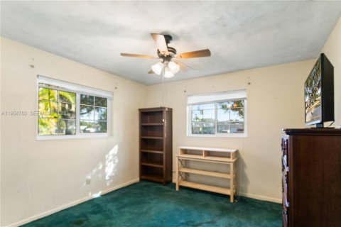 House in Pembroke Pines, Florida 3 bedrooms, 168.9 sq.m. № 2010503 - photo 19