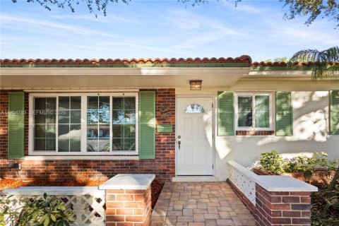 House in Pembroke Pines, Florida 3 bedrooms, 168.9 sq.m. № 2010503