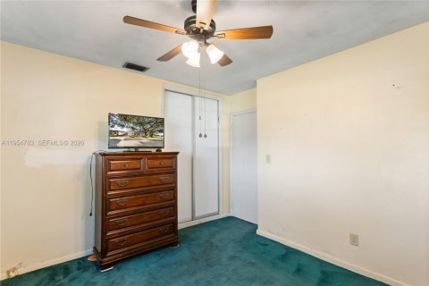 House in Pembroke Pines, Florida 3 bedrooms, 168.9 sq.m. № 2010503 - photo 20