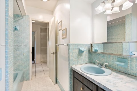 House in Pembroke Pines, Florida 3 bedrooms, 168.9 sq.m. № 2010503 - photo 22