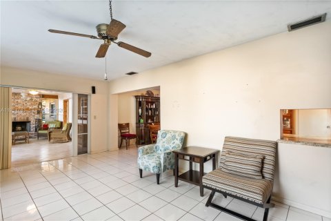 House in Pembroke Pines, Florida 3 bedrooms, 168.9 sq.m. № 2010503 - photo 30