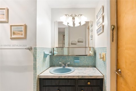 House in Pembroke Pines, Florida 3 bedrooms, 168.9 sq.m. № 2010503 - photo 24