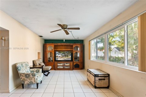 House in Pembroke Pines, Florida 3 bedrooms, 168.9 sq.m. № 2010503 - photo 27