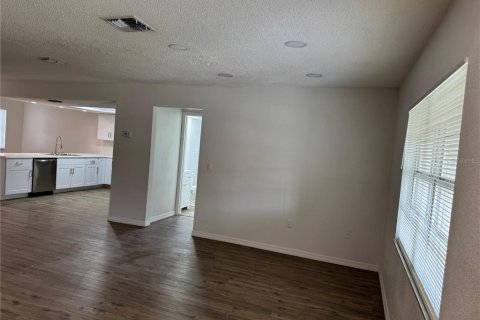 Villa ou maison à louer à Spring Hill, Floride: 2 chambres, 119.01 m2 № 2420260 - photo 5