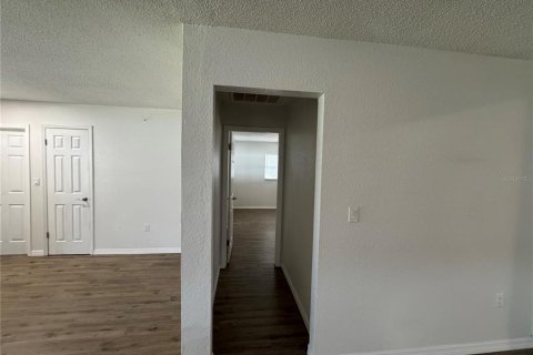Villa ou maison à louer à Spring Hill, Floride: 2 chambres, 119.01 m2 № 2420260 - photo 15