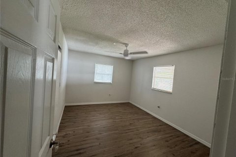 Villa ou maison à louer à Spring Hill, Floride: 2 chambres, 119.01 m2 № 2420260 - photo 16