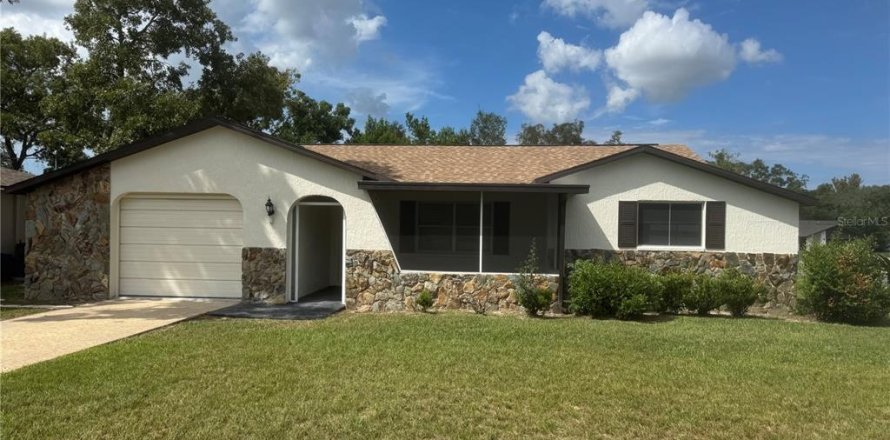 Villa ou maison à Spring Hill, Floride 2 chambres, 119.01 m2 № 2420260