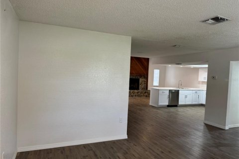 Villa ou maison à louer à Spring Hill, Floride: 2 chambres, 119.01 m2 № 2420260 - photo 6