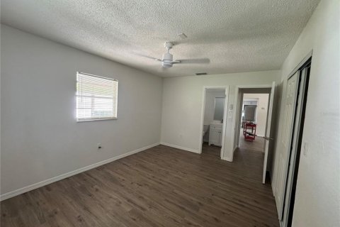 Villa ou maison à louer à Spring Hill, Floride: 2 chambres, 119.01 m2 № 2420260 - photo 19
