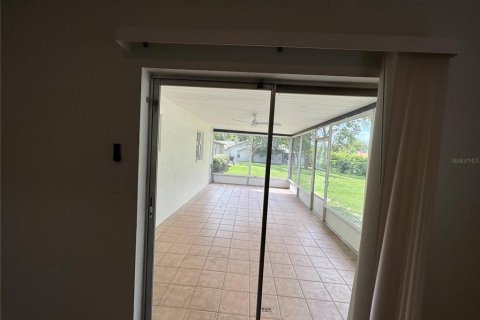 Villa ou maison à louer à Spring Hill, Floride: 2 chambres, 119.01 m2 № 2420260 - photo 12