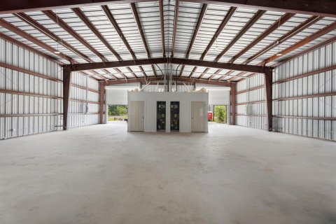 Propiedad comercial en venta en St. Lucie, Florida № 2083097 - foto 19
