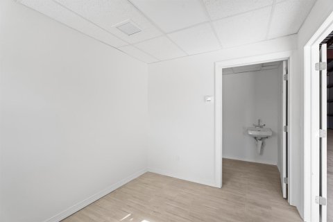 Propiedad comercial en venta en St. Lucie, Florida № 2083097 - foto 10