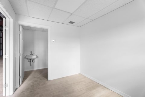 Propiedad comercial en venta en St. Lucie, Florida № 2083097 - foto 7