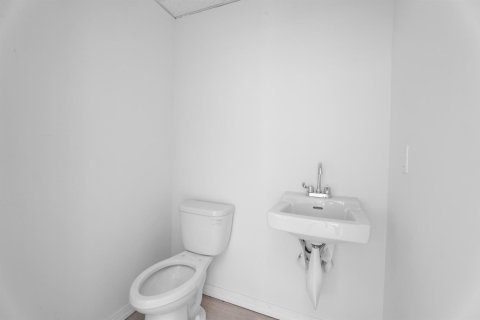 Propiedad comercial en venta en St. Lucie, Florida № 2083097 - foto 15