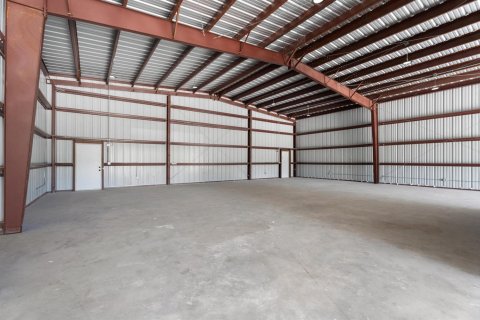 Propiedad comercial en venta en St. Lucie, Florida № 2083097 - foto 17