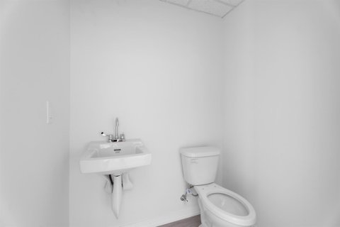 Propiedad comercial en venta en St. Lucie, Florida № 2083097 - foto 12