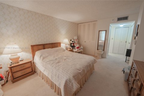 Condo in Sunny Isles Beach, Florida, 2 bedrooms  № 1973930 - photo 15
