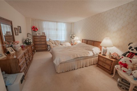 Condo in Sunny Isles Beach, Florida, 2 bedrooms  № 1973930 - photo 13
