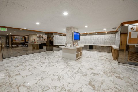 Condo in Sunny Isles Beach, Florida, 2 bedrooms  № 1973930 - photo 26