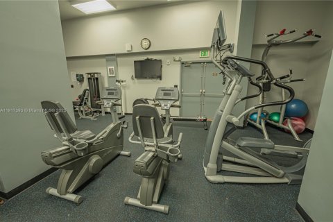 Condo in Sunny Isles Beach, Florida, 2 bedrooms  № 1973930 - photo 25