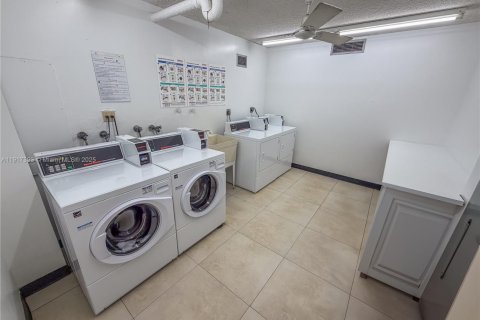 Condo in Sunny Isles Beach, Florida, 2 bedrooms  № 1973930 - photo 21