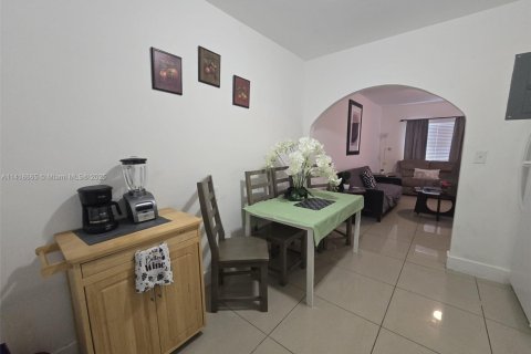Villa ou maison à louer à Hollywood, Floride: 1 chambre, 74.32 m2 № 1860619 - photo 5