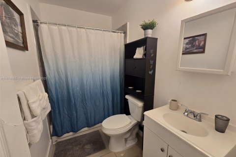 Villa ou maison à louer à Hollywood, Floride: 1 chambre, 74.32 m2 № 1860619 - photo 13