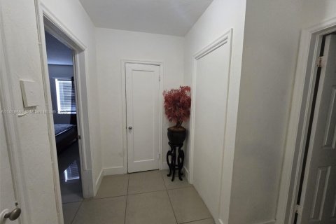 Villa ou maison à louer à Hollywood, Floride: 1 chambre, 74.32 m2 № 1860619 - photo 15