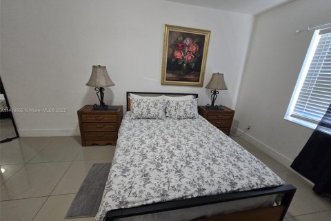 Villa ou maison à louer à Hollywood, Floride: 1 chambre, 74.32 m2 № 1860619 - photo 12
